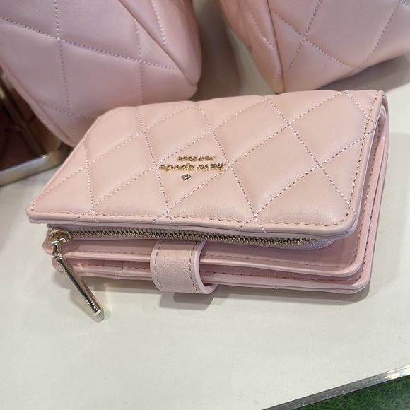 Kate Spade Carey Medium Compartment Bifold Wallet
COLOR: Conch Pink - Picture 14 of 16